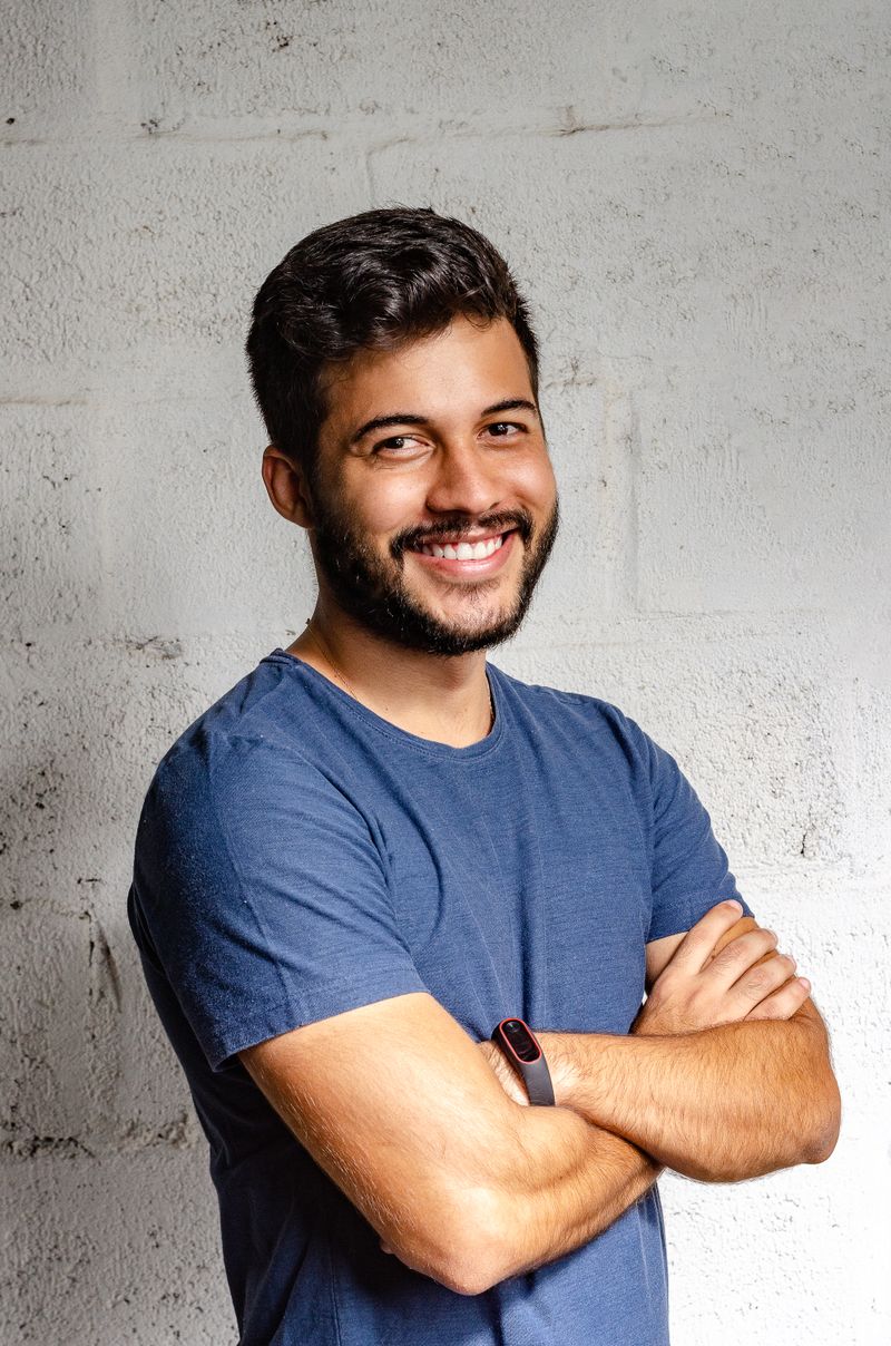 Alexandre V.